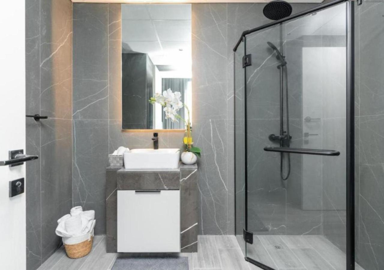 Apartment Luxury 2br Views In Midtown By Vibel Dubai